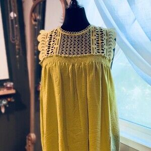 Nwot Rain Green Sleeveless Blouse with Lace details 3 X
